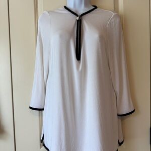 Chico's size 2 Traveler Collection Top (Large/12)